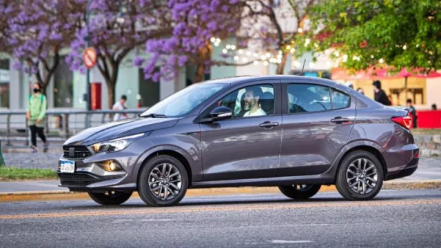 ¿Qué trae y cuánto cuesta el Fiat Cronos más vendido?