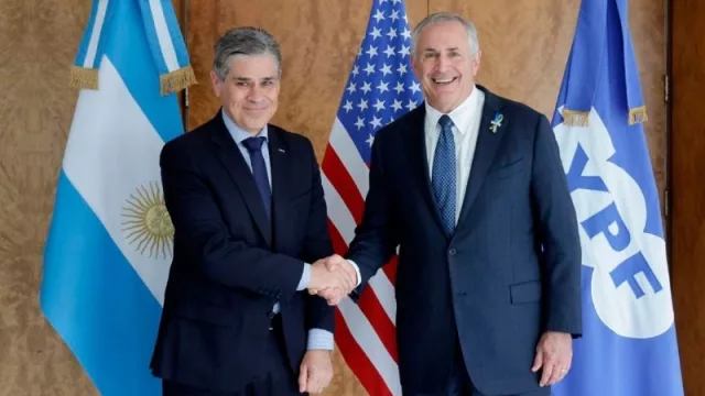 En pleno centenario (YPF) promueve las inversiones energéticas en el país