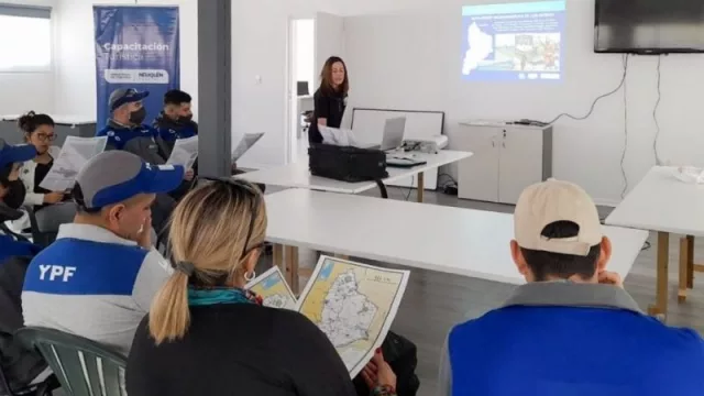 Estaciones de servicio de Plottier se capacitan en turismo (ya participaron 30 personas)