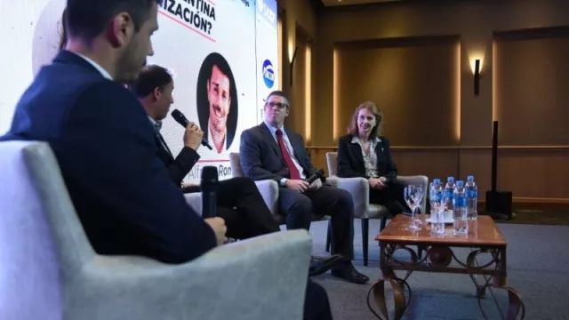 Sin la dolarización no se puede, pero con la dolarización no alcanza (matar o no matar al peso, la pregunta que flotó en el pre-congreso del IAEF)