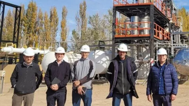 Fox Petrol S.A.: funcionarios recorrieron las instalaciones de la destilería