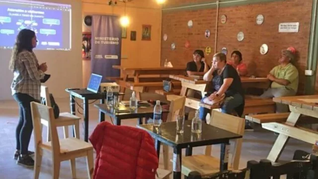 El Gobierno quiere mejorar a nuestros “anfitriones”: Turismo fortalece a los destinos neuquinos