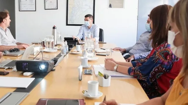 Buscan que las Pymes locales puedan tener una mayor participación en la actividad hidrocarburífera en la provincia