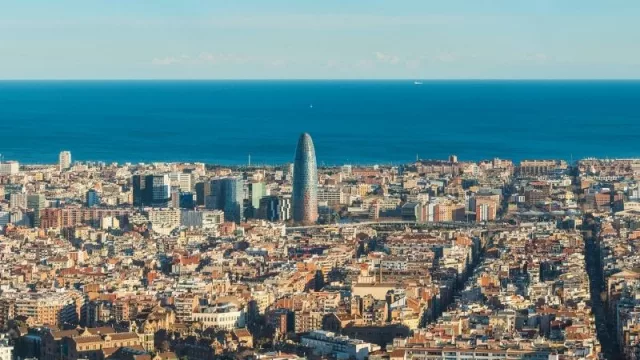 Las empresas no se creen eso de que Madrid está mejor: Barcelona concentra 71% de la inversión de oficinas (qué más dicen CBRE)
