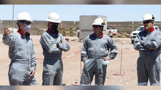 PAE invito a una recorrida a las obras de la nueva planta de tratamiento de crudo (se encuentran con un 70% de avance)