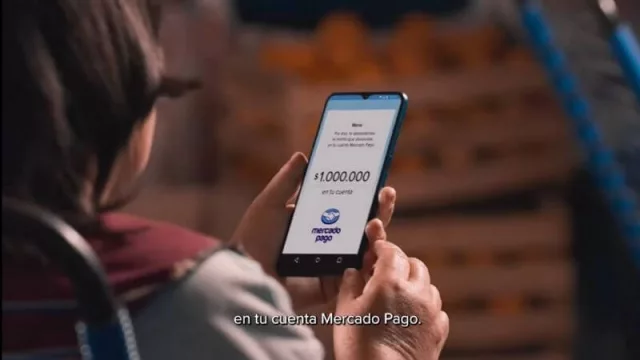 Las buenas acciones garpan: Mercado Pago premió a las personas que encontraron plata y la devolvieron (una campaña de GUT)