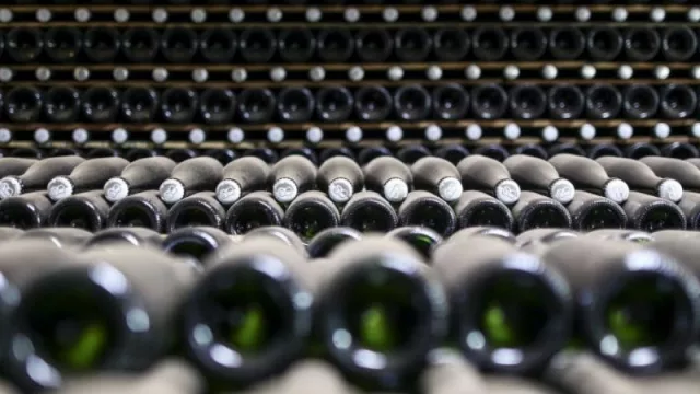 Se agrava la crisis de botellas: bodegas discontinúan productos, buscan envases alternativos y hasta rechazan pedidos