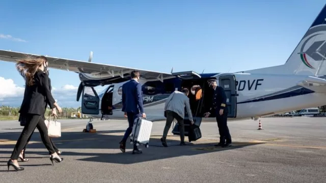 Presentan un avión de última generación (en las pistas del aeródromo de Rivadavia)