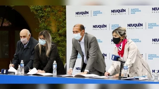 Firman acuerdo para desarrollar parque industrial y aeropuerto en Rincón de los Sauces