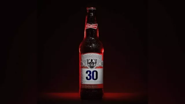 Budweiser le rinde un nuevo homenaje a Leo Messi (el “30” llega a la botella de 710 cc)