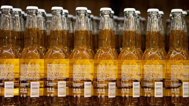 Cerveza Corona “de espaldas” en las góndolas: ahora da vuelta su botella y pone los ingredientes al frente