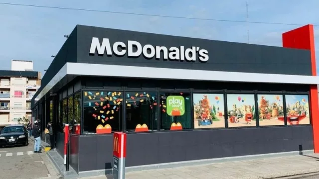 McDonald’s celebra 20 años de su local de Perticone al 500 en Neuquén y se renueva por completo