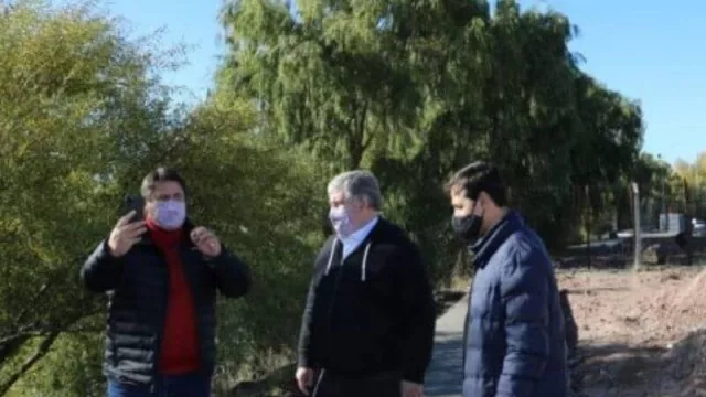 Avanza a paso firme el paseo costero sobre el río Neuquén 