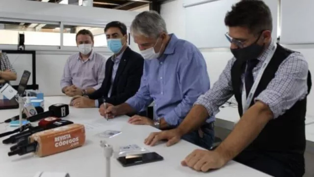 La Fábrica FanIOT de Posadas presentó un nuevo termómetro de coronavirus