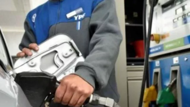 ¿Cuánto sale cargar nafta en Neuquén? La nafta súper pasó de $ 63,50 a $ 67,90 (en 7 meses aumentó un 35,73%)