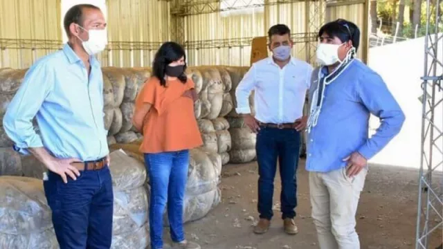 El gobernador de Neuquén recorrió emprendimientos productivos en Aluminé