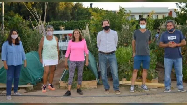 Se suman más familias a la huerta del Tenis Club Neuquén