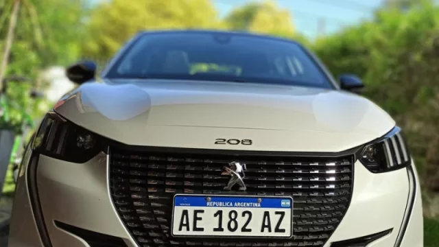 Test Drive del nuevo Peugeot 208 pero en versión Feline