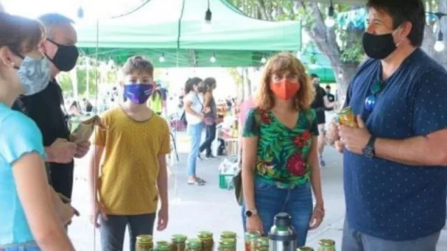 Importante apoyo a jóvenes emprendedores en la Feria Raíz