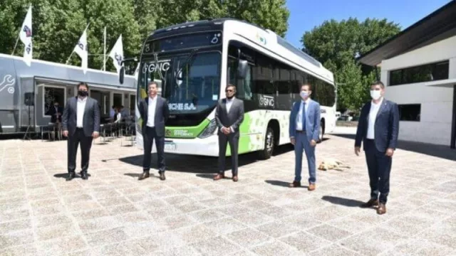 La ciudad de Neuquén tiene su primer colectivo que funciona con combustibles alternativos