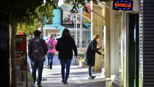 Nuevas flexibilizaciones para los comercios, bares y restaurantes en la capital neuquina
