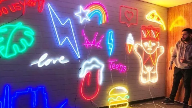 NeónLED, un negocio argentino que se reinventó en pandemia y se convirtió en boom (con apertura en Barcelona incluída)