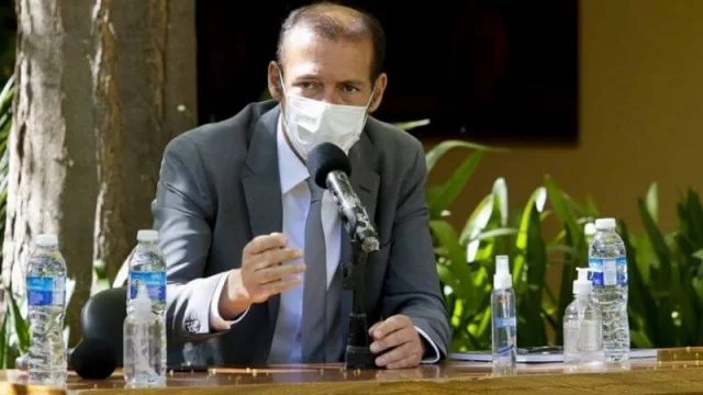 Omar Gutiérrez abre el sector gastronómico (bares, locales, restaurantes, casas de comidas) y la circulación vehicular los domingos