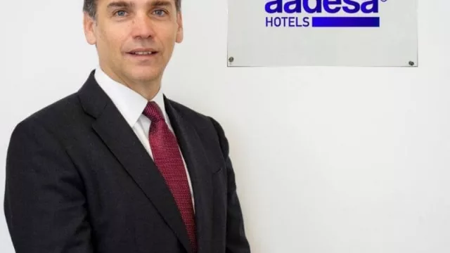 Necesidad de vacaciones vs. Oferta de servicios ociosa