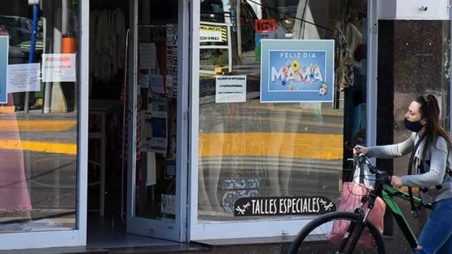 Desde este lunes 26, se retomaron las nuevas actividades comerciales en Neuquén, y gastronómicos hasta las 22.30