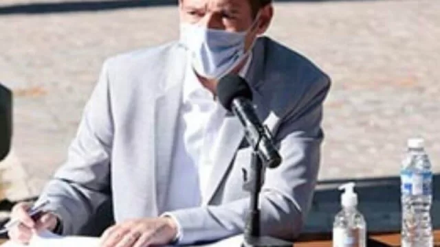 El gobernador de Neuquén, Omar Gutiérrez, prepara acciones para la vuelta del turismo en la provincia