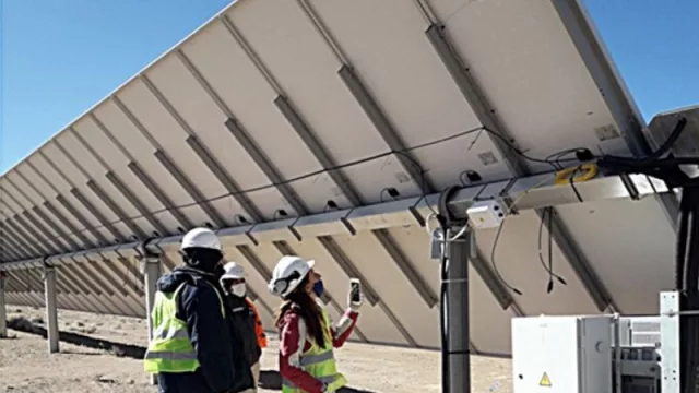 La construcción de los parques solares de la Puna ya tiene un avance de obra del 90%