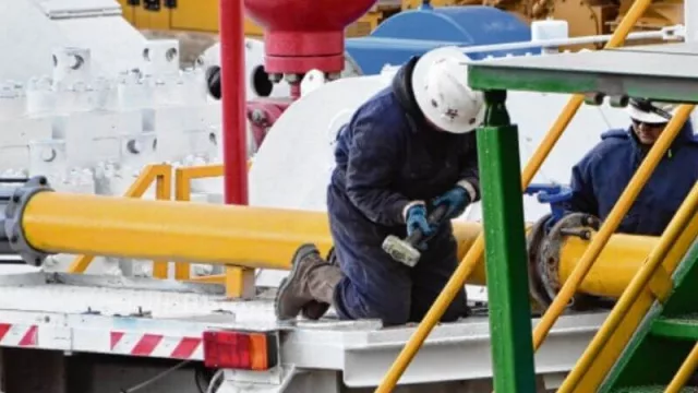 Más de 300 empresas petroleras neuquinas podrán acceder a la asistencia nacional