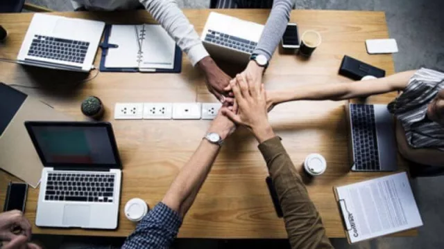 Se lanzó en Bahía Blanca una plataforma web para que empresas brinden ayuda social 