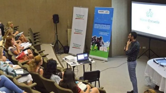 PAE profundiza su interés por la formación con “Hacer Escuela”