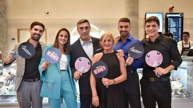 Izq. a Der: Facundo, Belén y Alejandro Vesciglio con familiares y amigos.