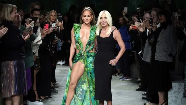 JLO para Versace