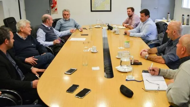 Empresarios neuquinos piden "poner en valor" a Vaca Muerta (son “eslabones” de la cadena hidrocarburífera)