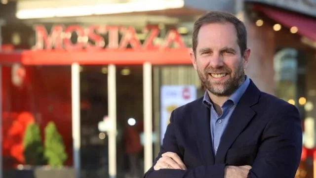 Mostaza se expande en Neuquén: locales en el Alto Comahue Shopping y frente al monumento San Martín