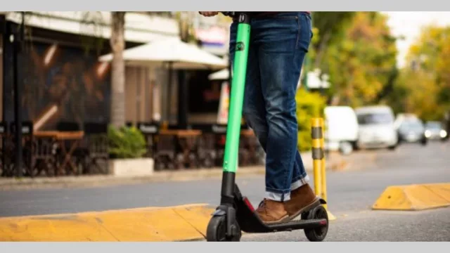 A tres meses de su desembarco, la firma de monopatines Lime se va del país