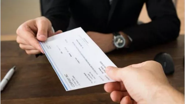 A la espera del nuevo gobierno, la tasa de descuento de cheques bajó a 42%