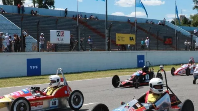 "Desafío Eco YPF": Presentaron un auto eléctrico diseñado en Neuquén