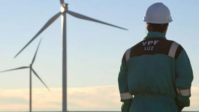 Medidas al límite: el gobierno nacional autorizó a YPF a ingresar como comercializadora del mercado eléctrico mayorista