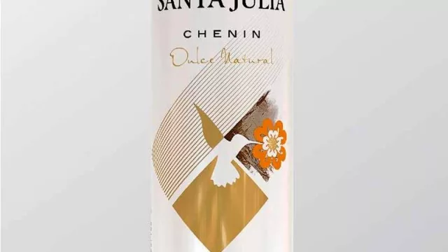 Para las altas temperaturas y la pileta: Santa Julia, el primer vino dulce natural en lata (sí en lata) 