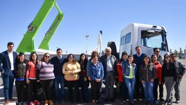 Manejar máquinas y camiones también es cosa de mujeres (y los gremios lo están incentivando)