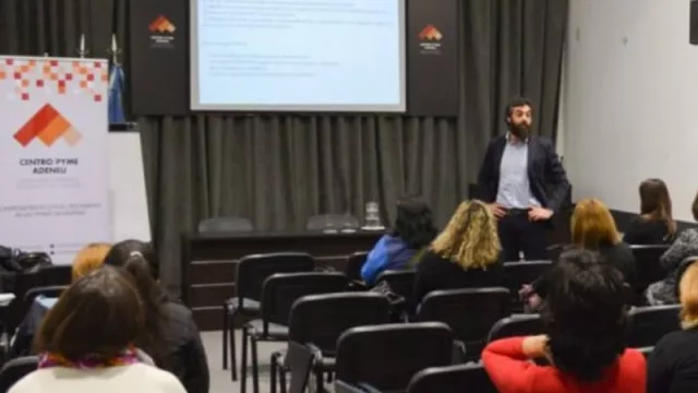 El Centro de Desarrollo Económico de la Mujer con el foco puesto en aprender habilidades financieras 