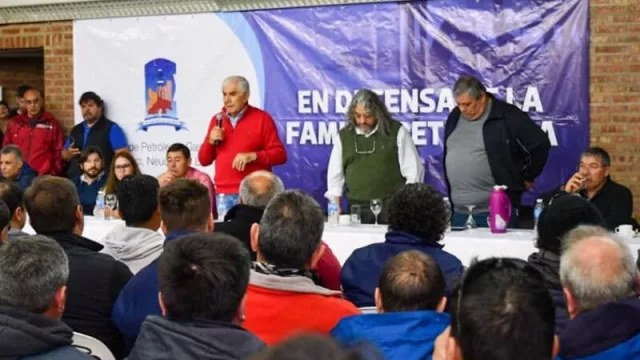 Los petroleros declararon que están en estado de alerta ante el congelamiento de las tarifas de combustible