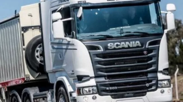 Camiones gigantes, una nueva realidad por las rutas de Vaca Muerta