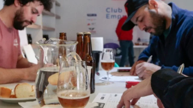 ¿Pensabas que sólo se dividían en rubias, rojas, negras?: Se realizó la tercera edición de la Copa Comahue y los productores locales de cerveza presentaron 53 estilos diferentes
