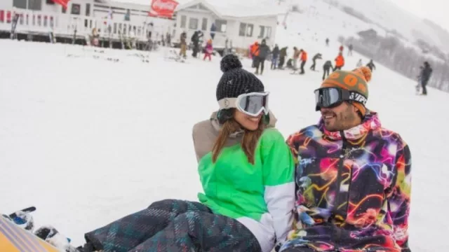 Empezó la temporada de nieve en Cerro Bayo, el centro de esquí boutique que convoca multitudes