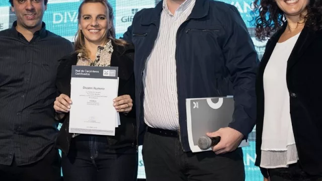 DIVANNI presentó en su fábrica el nuevo sistema de Ruptura de Puente Térmico de Aluar